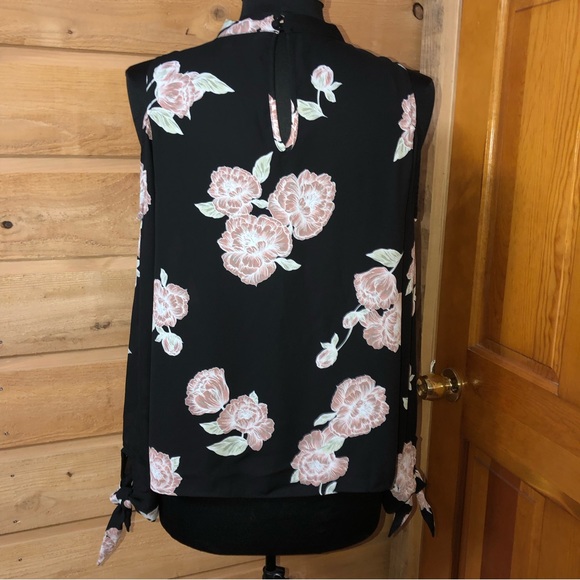 Cupcakes & Cashmere Blouse Black Floral choker collar / cold shoulder size M - Picture 8 of 14